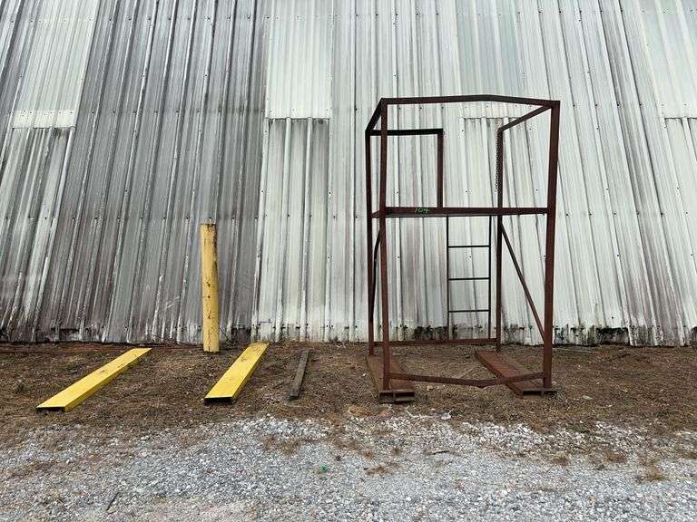 Steel Rack, (2) Yellow Pieces Steel, Flat Bar image