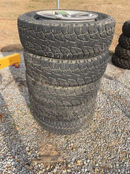 (5)  255/70/R18 Jeep Wrangler Tires & Rims image