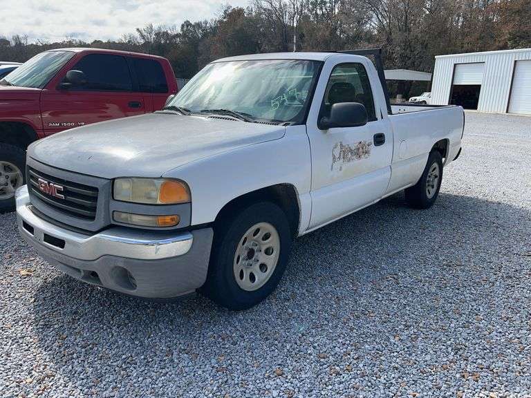 2006 GMC Sierra Pickup image