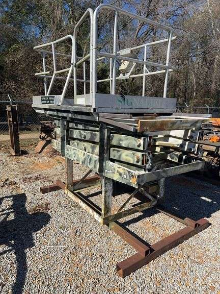 Hydraulic Scissor Lift, Works image