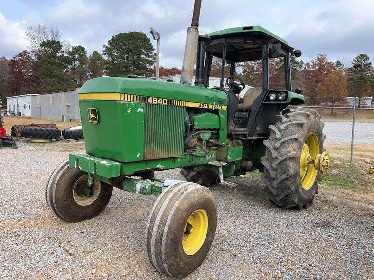 John Deere 4640 tractor image