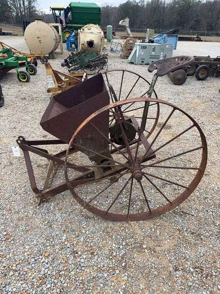 3PT Hitch Fertilizer Spreader image