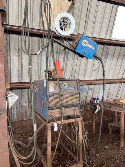 Miller Dimension 652 Welder image