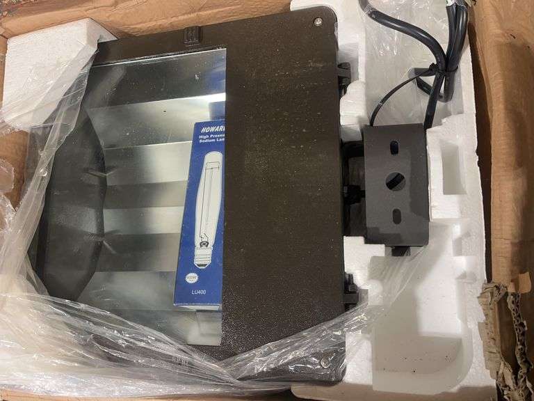 Large Outdoor Light 16 1/2" x 16 1/2" - New image