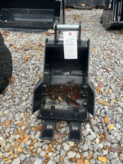 Toothed Bucket Attachment image