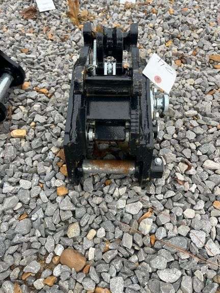 Semi-Automatic Quick-Changer image