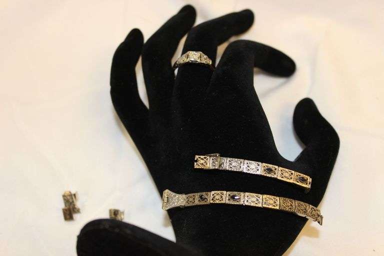 Ladies 18K white gold Diamond Ring image