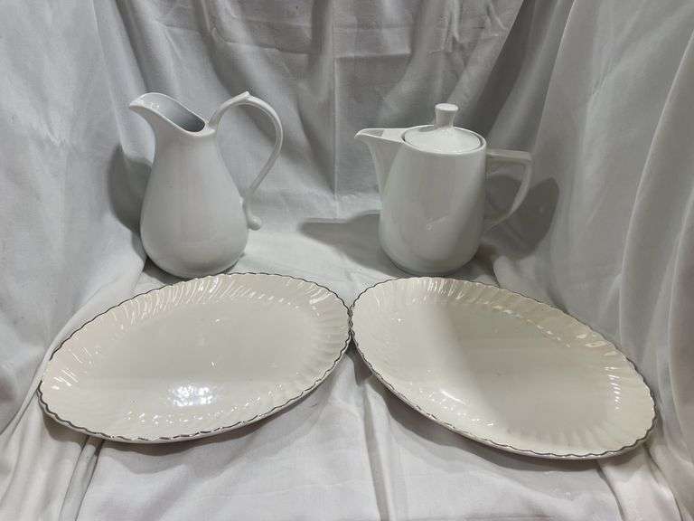 2 Pitchers & 2 Oval Plates, (4) image