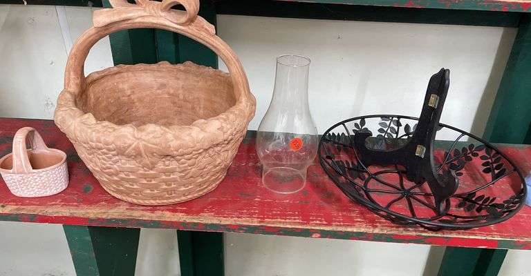 (5) Ceramic & Wire Baskets image