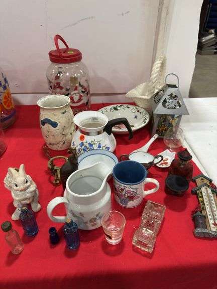 Misc home and kitchen items image