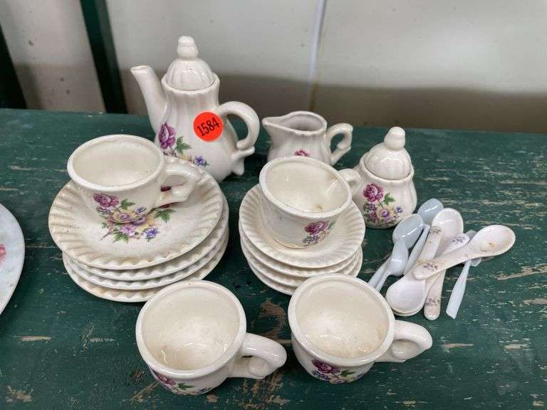 Floral Tea Set image