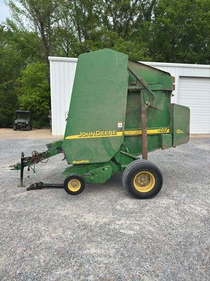 John Deere 467 Round Baler
