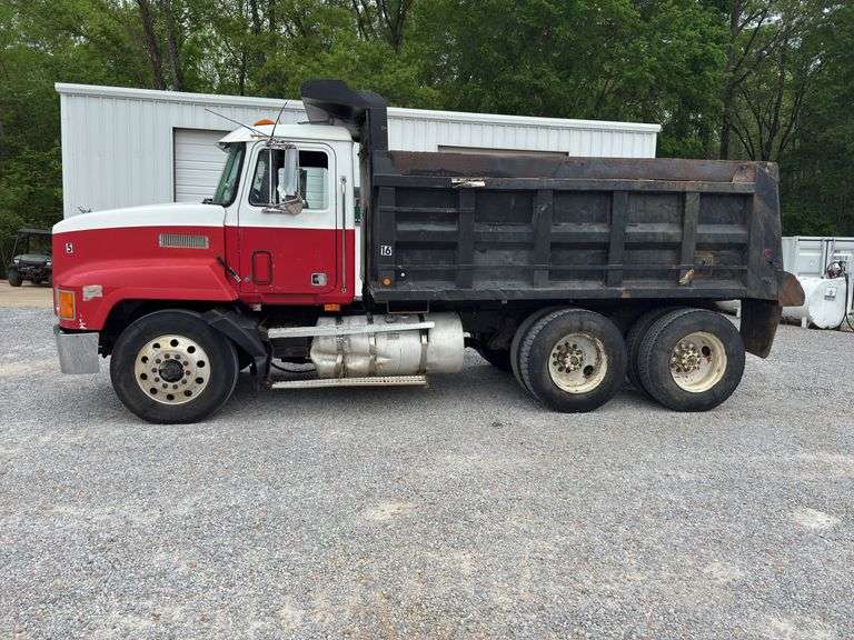 1993 MACK 600 DUMP TRUCK