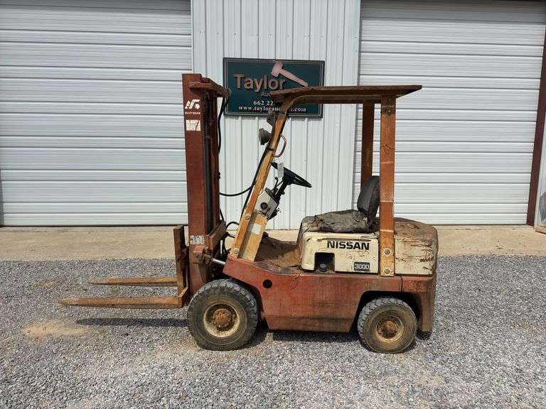 Nissan 3000 Fork Lift