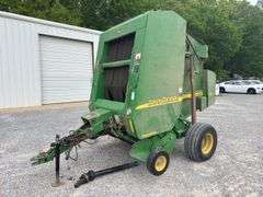 John Deere 467 Round Baler