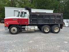 1993 MACK 600 DUMP TRUCK