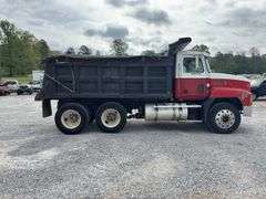 1993 MACK 600 DUMP TRUCK
