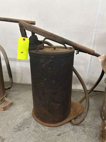 Early Foot Pump Lubricator