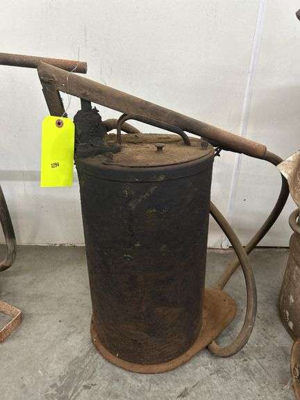 Early Foot Pump Lubricator
