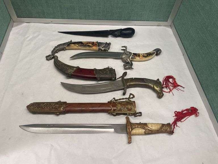 (4) Decorative Daggers and Knives image