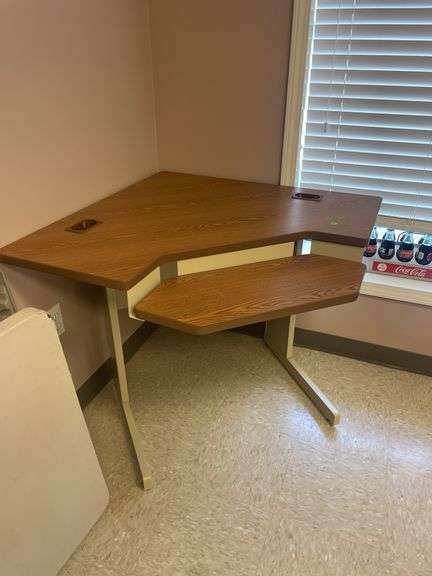 Corner Computer Desk with Keyboard Tray