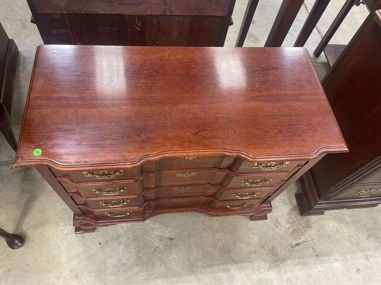 Jasper Cabinet Company Colonial Style Mahogany Chest of Drawers