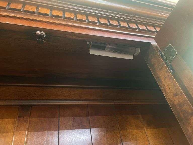 China Cabinet with Glass Doors