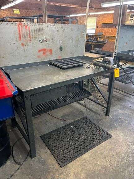 Work Station with (1) Vise