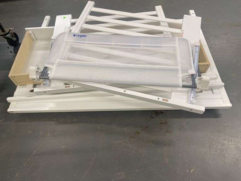 Graco Hadley Convertible Crib with Drawer - White