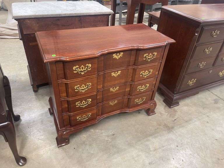 Jasper Cabinet Company Colonial Style Mahogany Chest of Drawers image