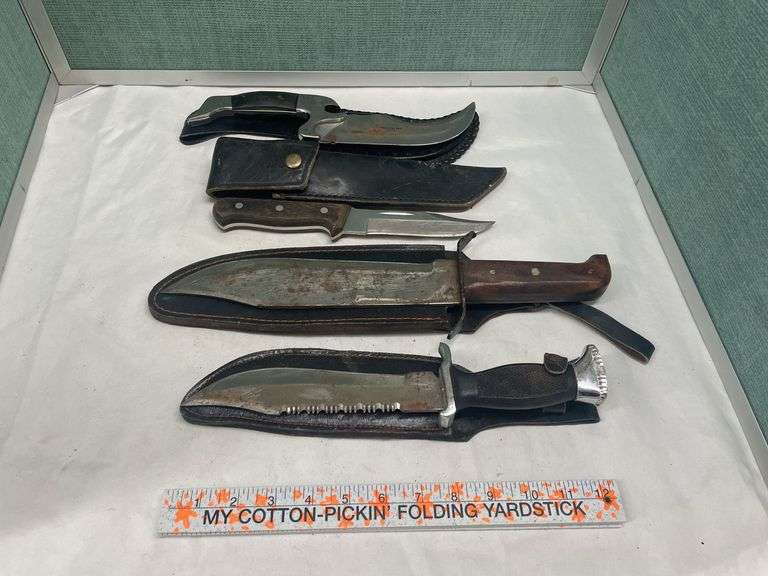 (4) Assorted Knives with Sheaths image