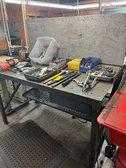 Work Station with (1) Vise
