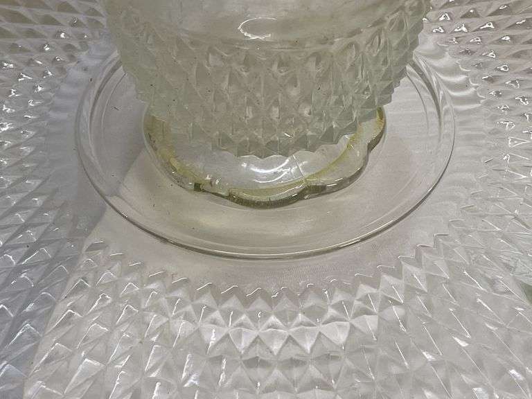 Elegant Clear Glass Pedestal Cake Stand