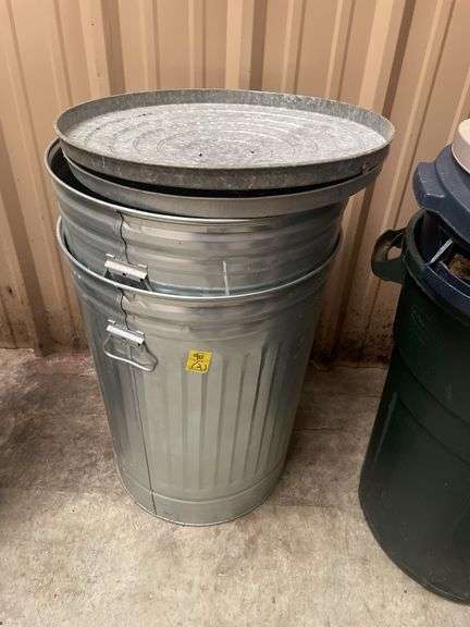 Galvanized Steel Trash Can with Lid image
