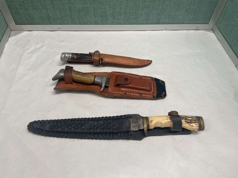(3) Fixed Blade Knives with Sheaths image