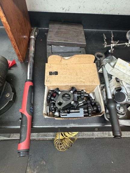 Tray of Wrench Heads & Torque Wrench