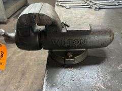 Double Sided Work Bench 1 Vise