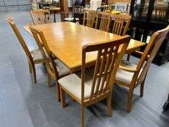 Oak Dining Table with (8) Chairs