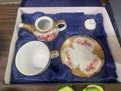 Sorelle Tea Set with Floral Design