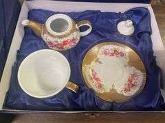 Sorelle Tea Set with Floral Design
