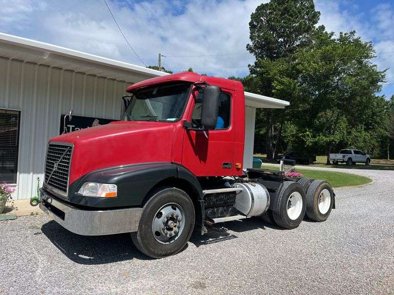 2006 Volvo VNM 17 Tractor Truck