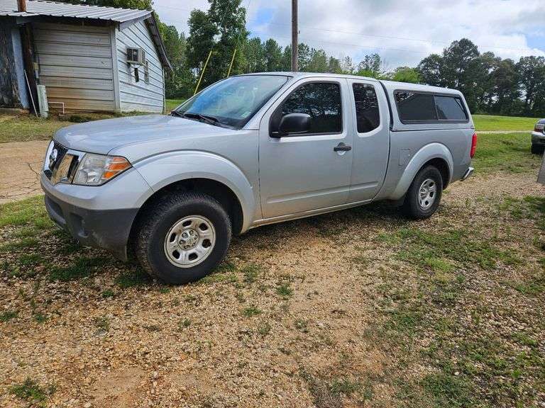 2014 Nissan Frontier Truck image