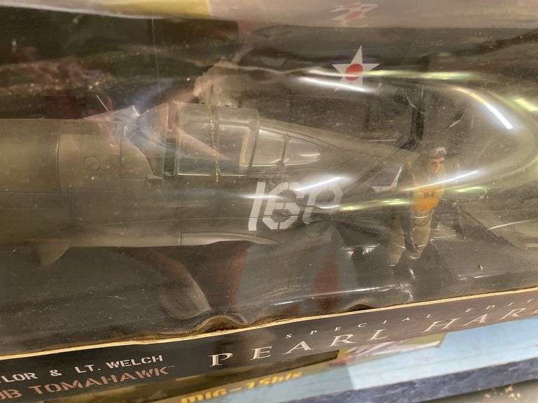 Pearl Harbor P-40B Tomahawk Model Plane