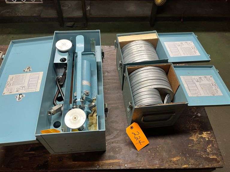 Ashcroft Portable Dead Weight Tester & Weights