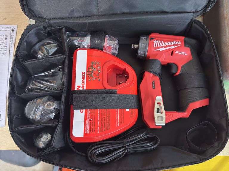Milwaukee M12 Drill Driver image