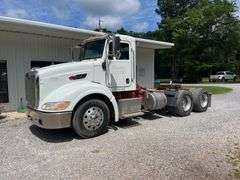 2010 Peterbilt 384 Tractor Truck