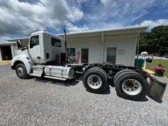 2016 Kenworth T880 Tractor Truck