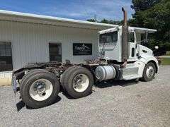 2011 Peterbilt 386 Day Cab Tractor Truck