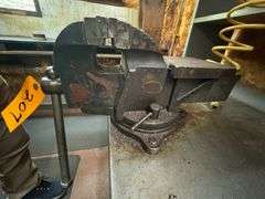 Metal Table with 5" Vice