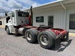 2010 Peterbilt 384 Tractor Truck